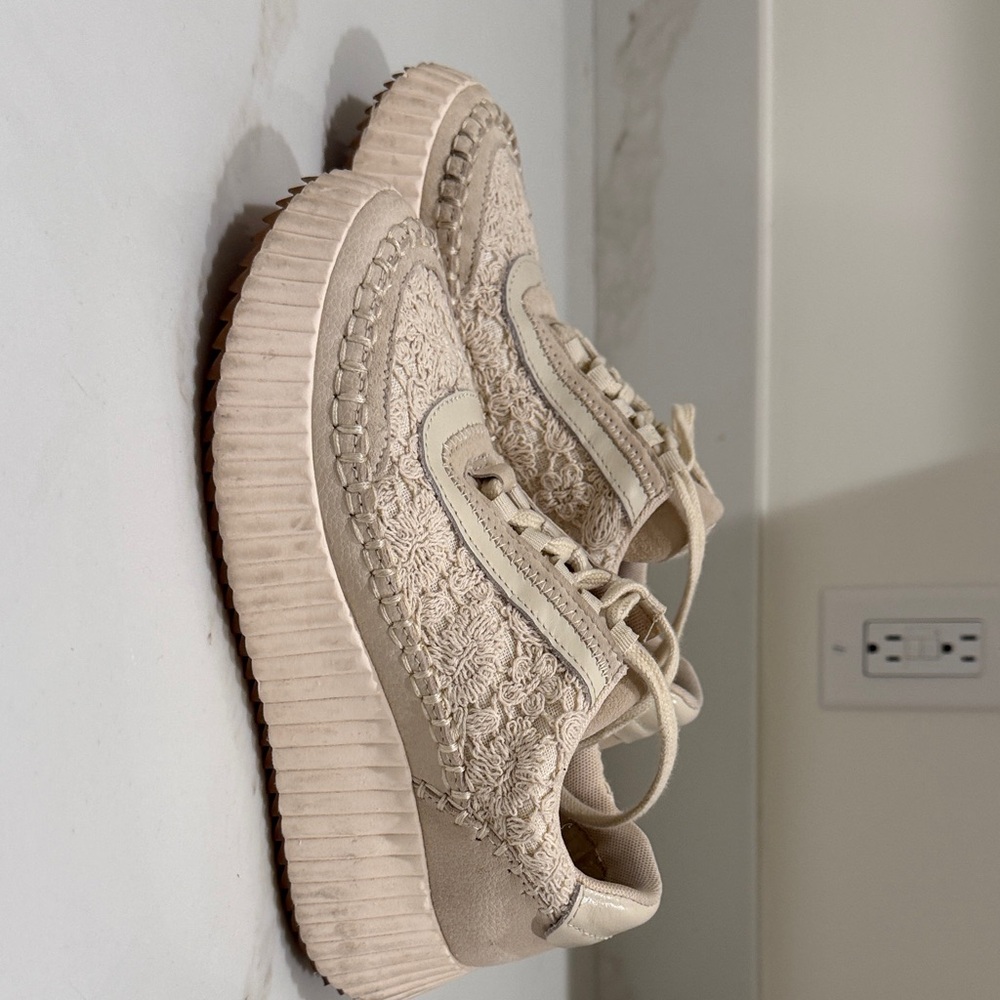 Dolce Vita Lace Detail Cream Sneakers